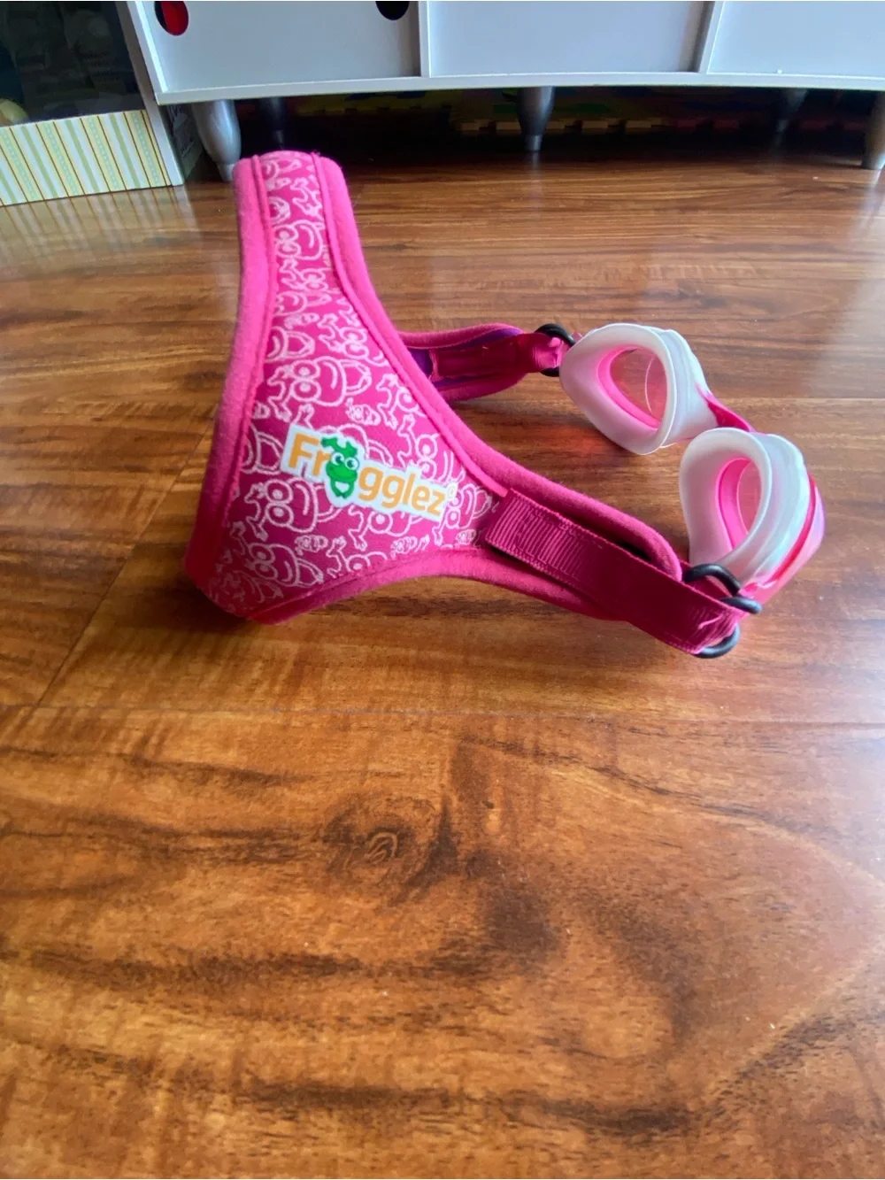 Frogglez Girls Pink Anti-Fog Swimming Goggles Age 3-10 No Pain Strap Pool